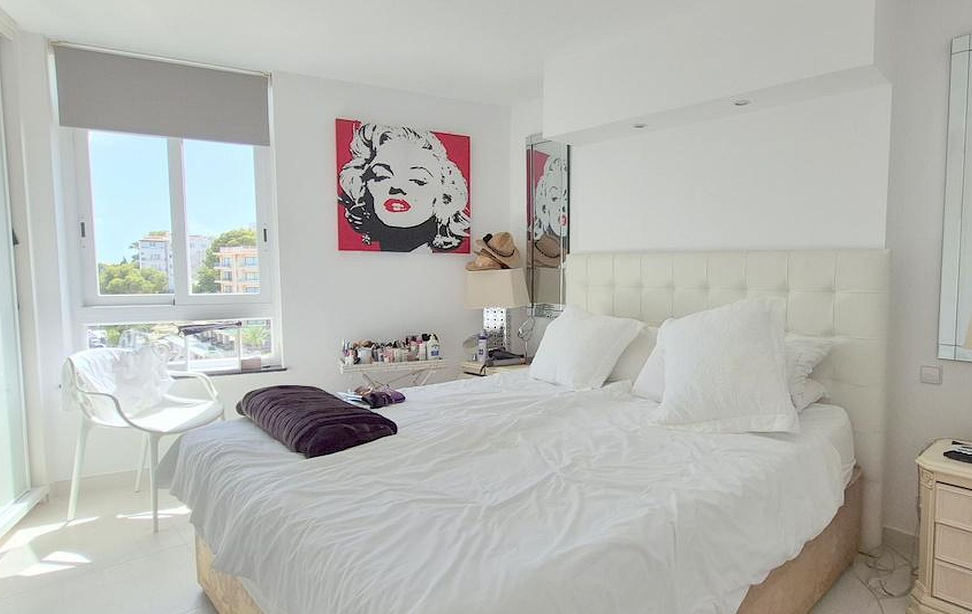 Front line 2 bedroom modern apartment with sea views