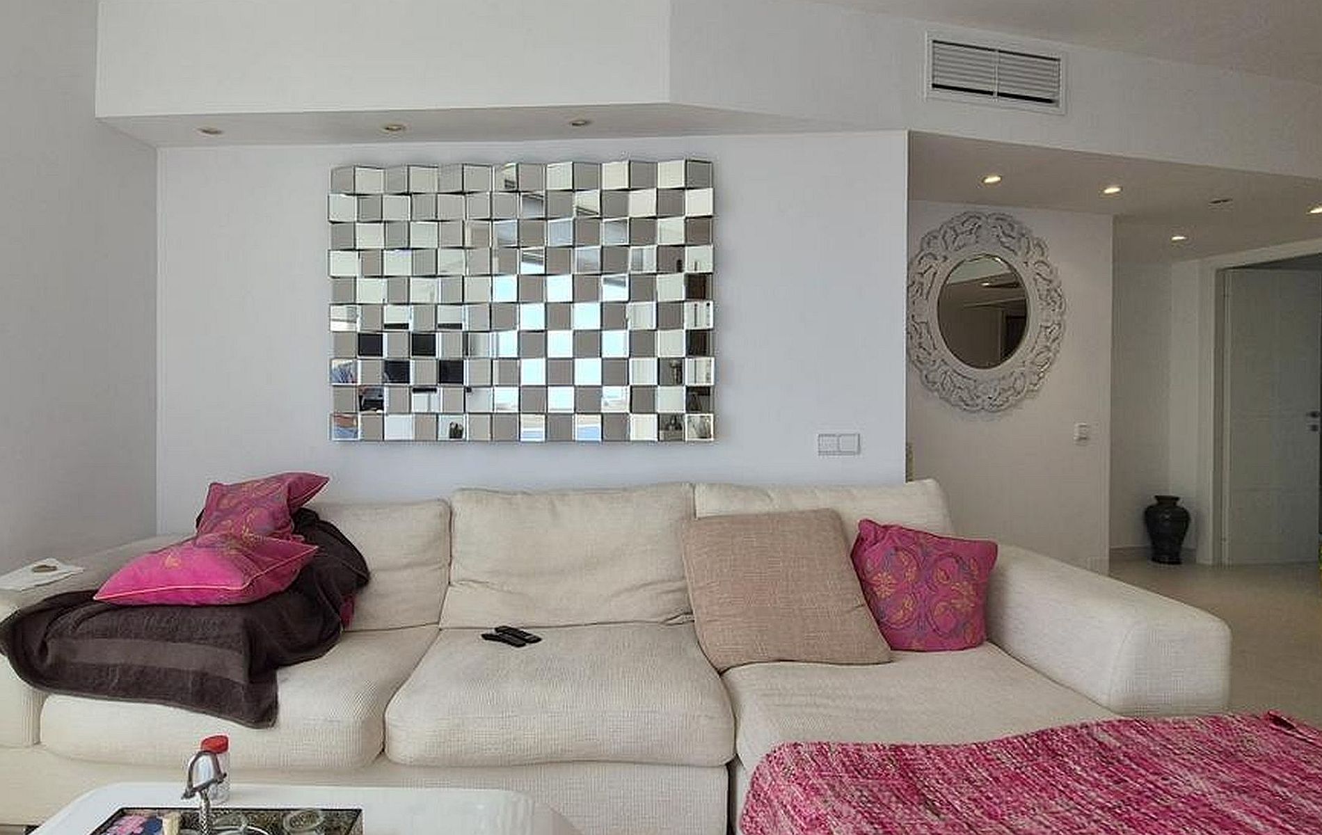 Front line 2 bedroom modern apartment with sea views
