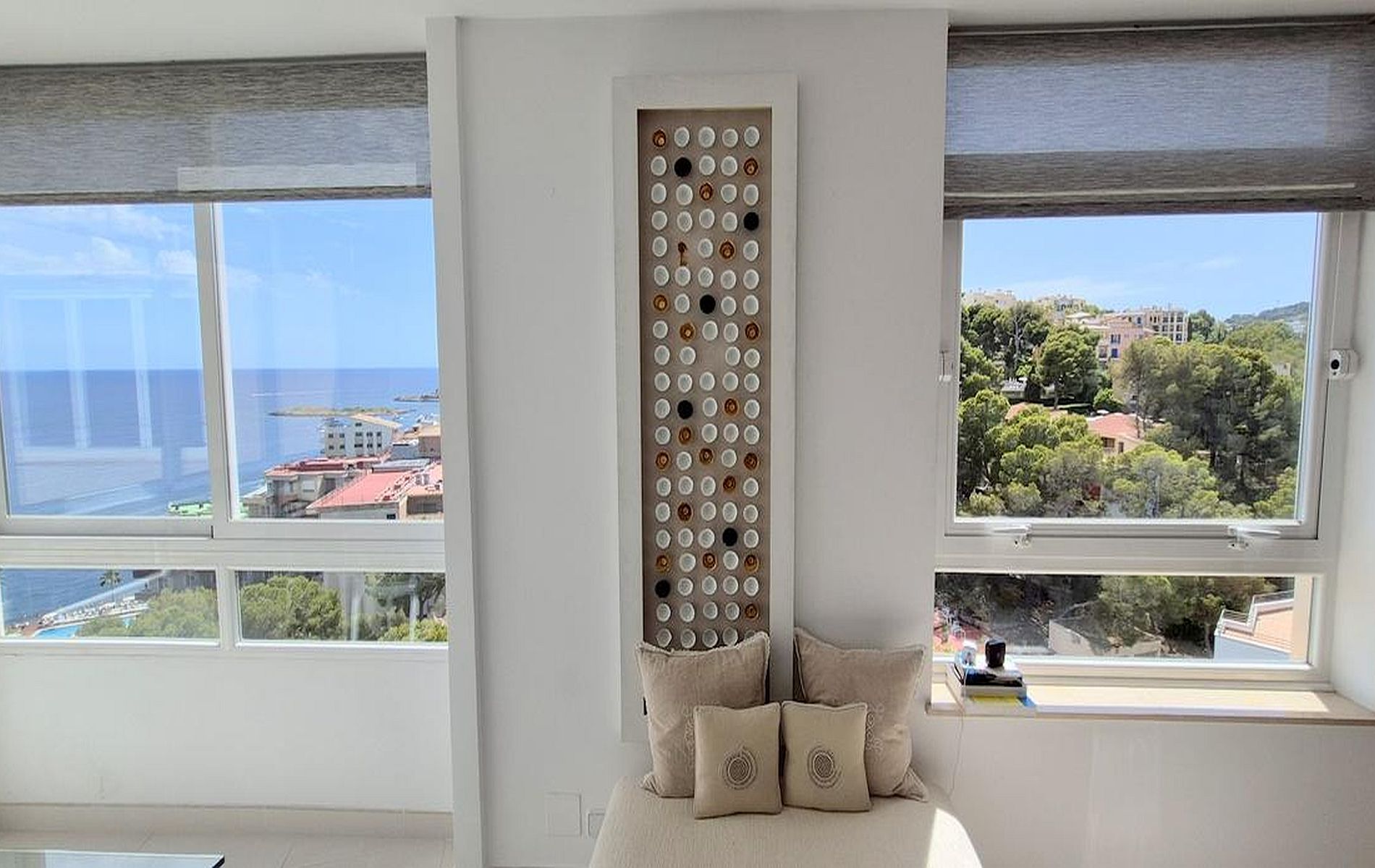 Front line 2 bedroom modern apartment with sea views