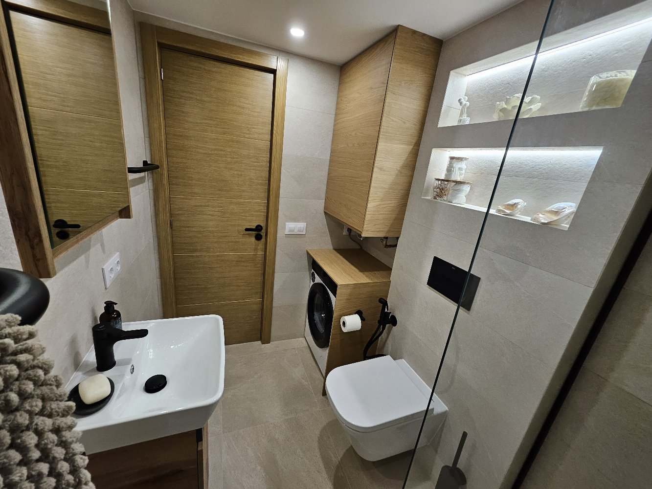 Beautiful fully renovated apartment for long term rental 