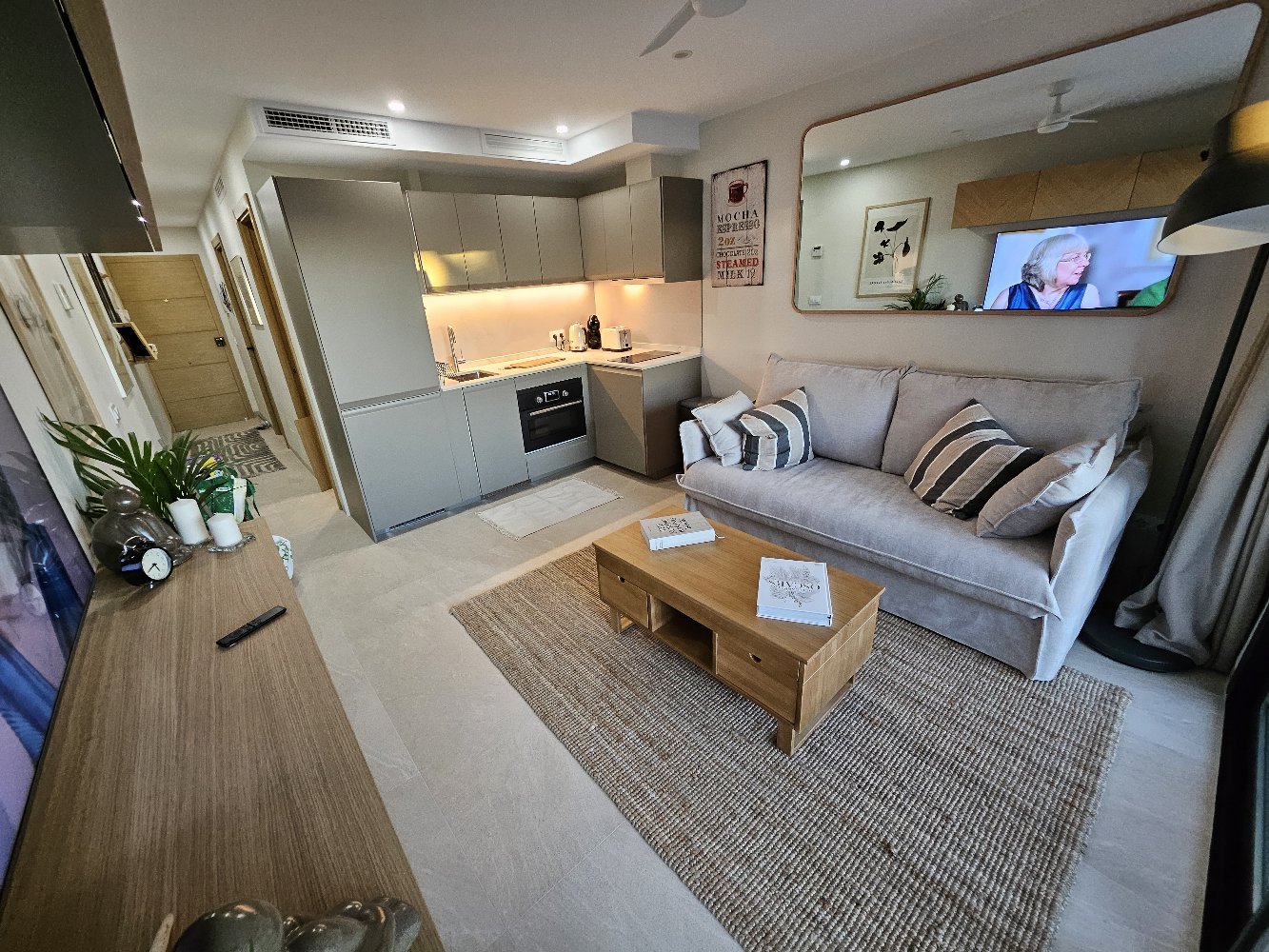 Beautiful fully renovated apartment for long term rental 