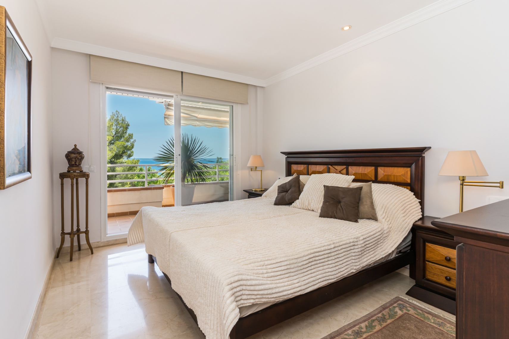 Sapcious appartement met zeezicht in een rustige omgeving van Cas Catala