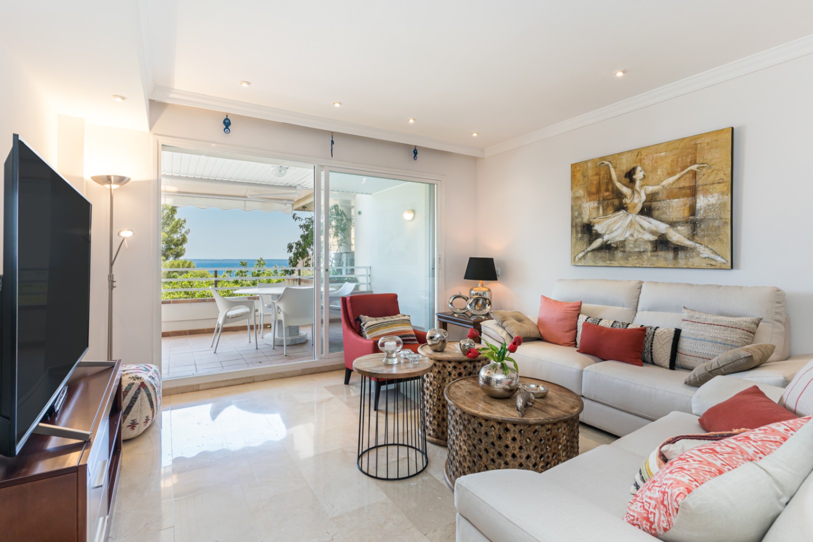 Sapcious appartement met zeezicht in een rustige omgeving van Cas Catala