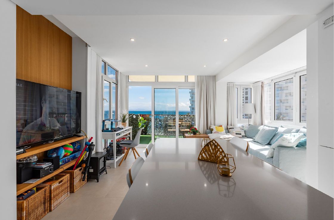 Apartamento en primera línea con espectaculares vistas al mar y a la playa