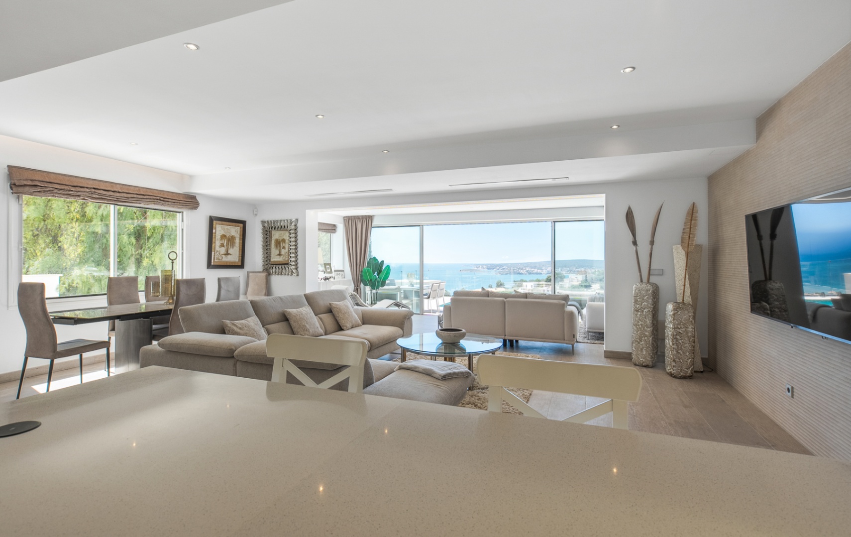 Neu renovierte Luxusvilla mit Panoramablick auf das Meer
