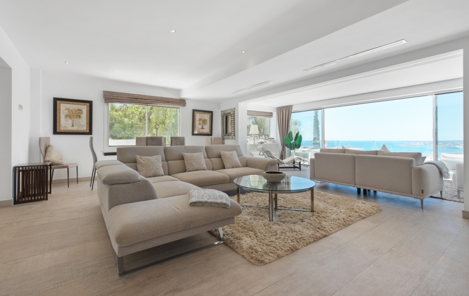 Neu renovierte Luxusvilla mit Panoramablick auf das Meer