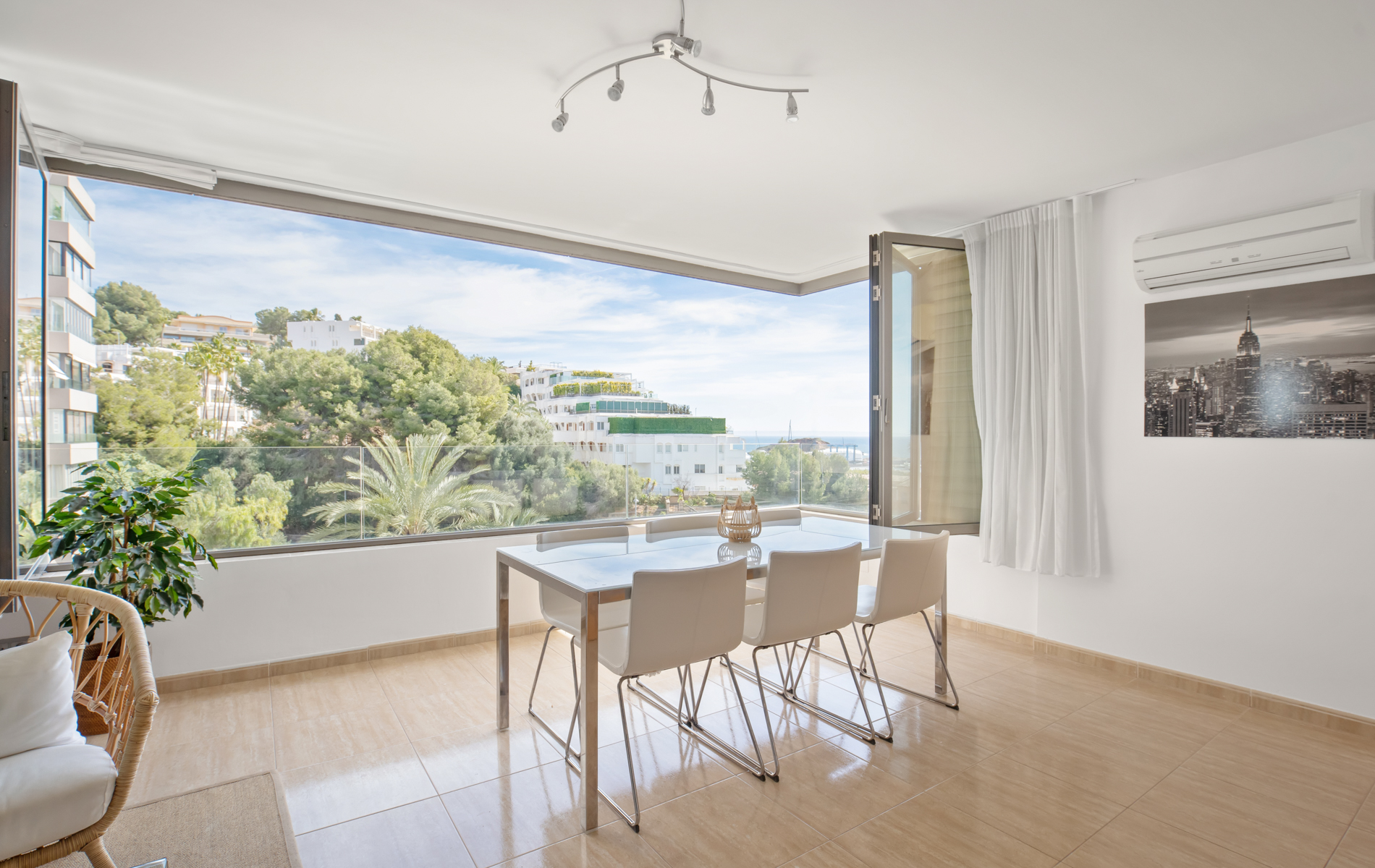 Modern 3 bedroom apartment with sea & marina views