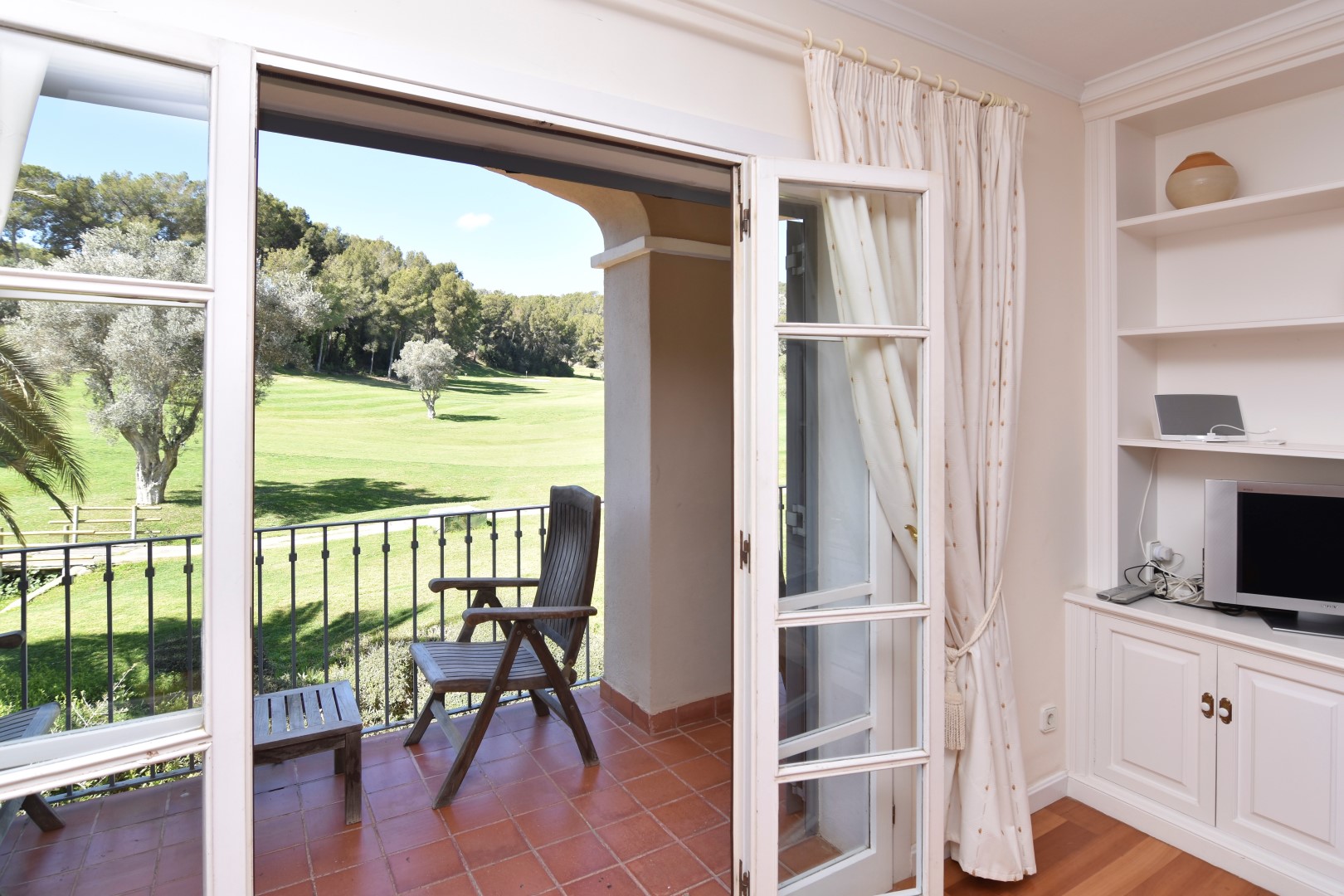 3 bed apartment with frontline golf course views