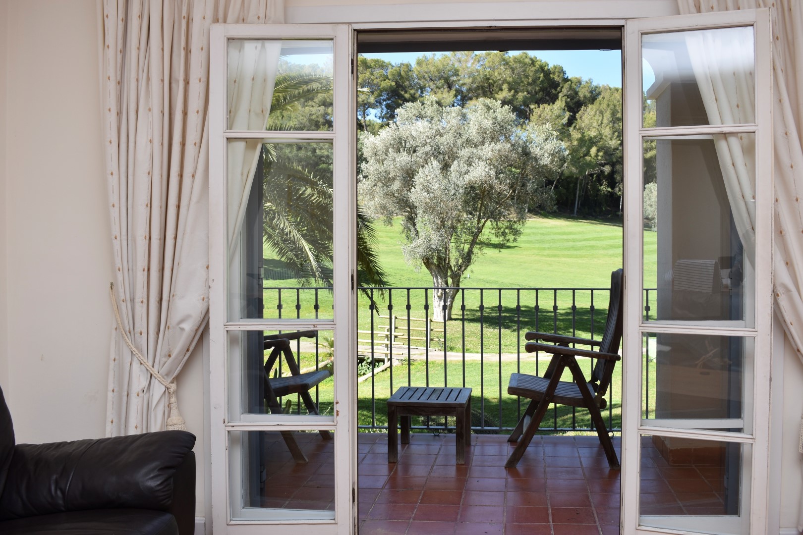 3 bed apartment with frontline golf course views