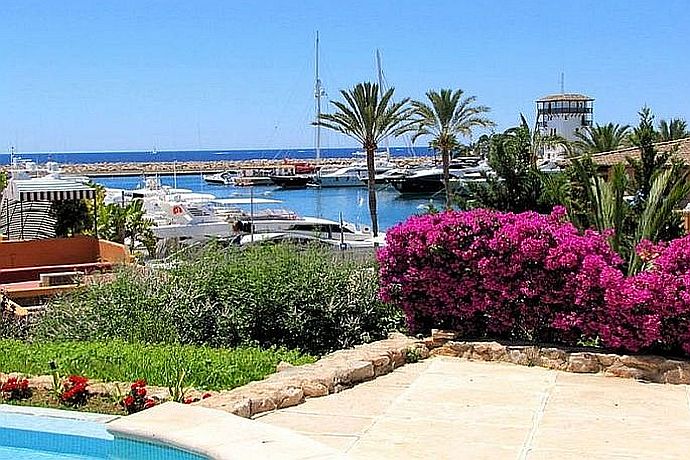 Attractive apartment with sea and marina views